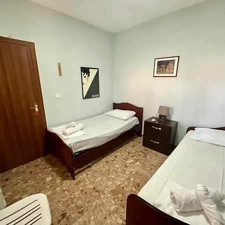 92 Hébergement de vacances Golem (Tirana)